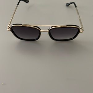 Ladies Quay sunglasses black with gold trim.